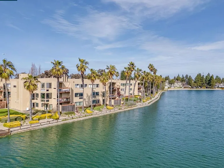 920 Beach Park Blvd #38 — Photo 12