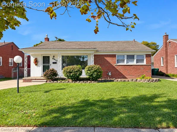 6417 Hawthorne St, Garden City, MI 48135
