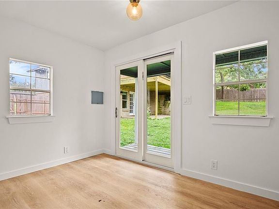 3rd image of 604 Little Oak Dr