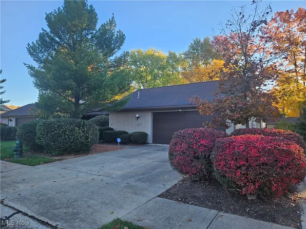 10807 Meadow Trl, Strongsville, OH 44149
