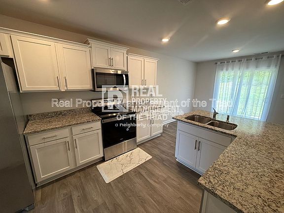 3rd image of 407 Gulliver Ct