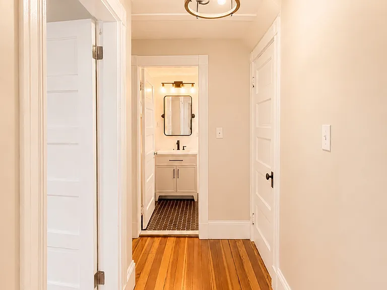 48 Shawmut St #1 — Photo 16