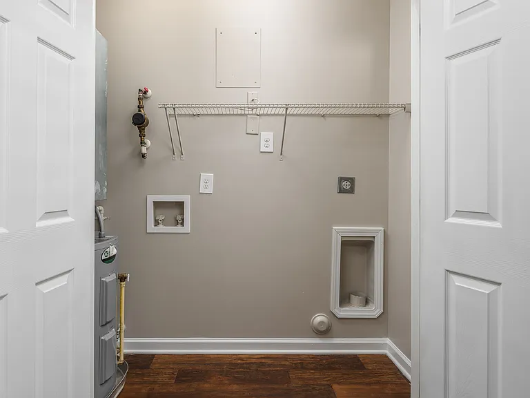 Marshall Square Apartments — Photo 14