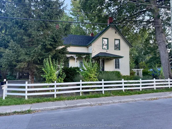 326 3rd St E, Cornwall, ON K6H 2E4