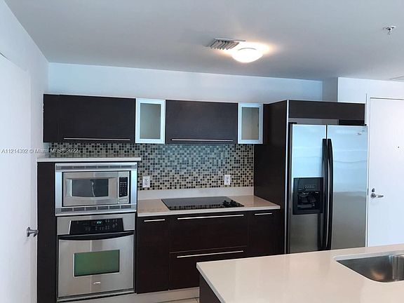 4th image of 1900 N Bayshore Dr APT 3317