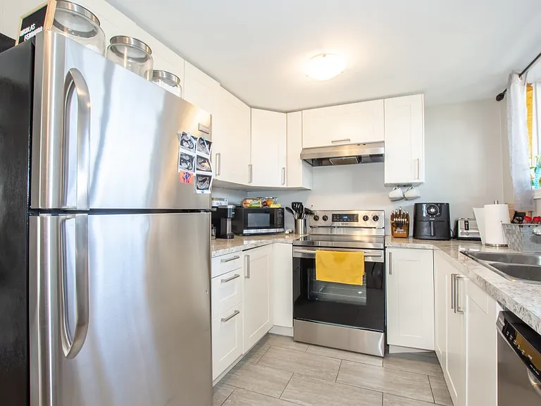 94 Meredith Dr — Photo 3