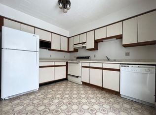 450 W Johnson St #B, River Falls, WI 54022