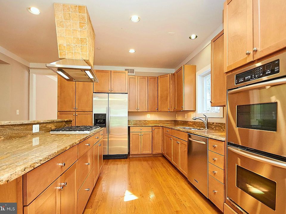 1st image of 700 E Broad St