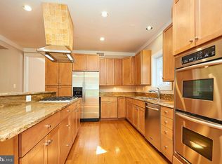 700 E Broad St, Falls Church, VA 22046