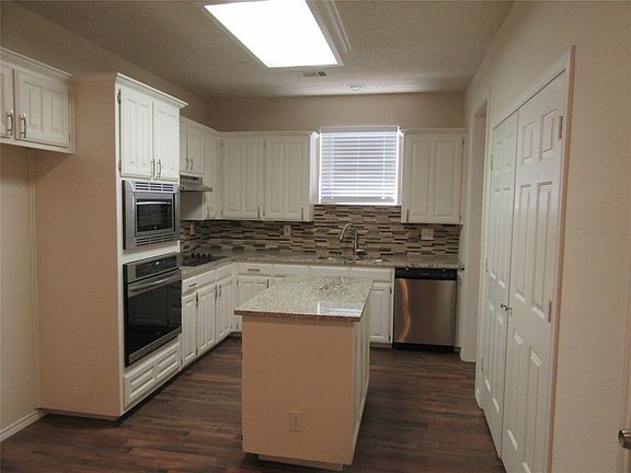 5th image of 1326 Black Oak Dr