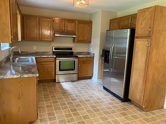 4th image of 221 Brookfield Cir