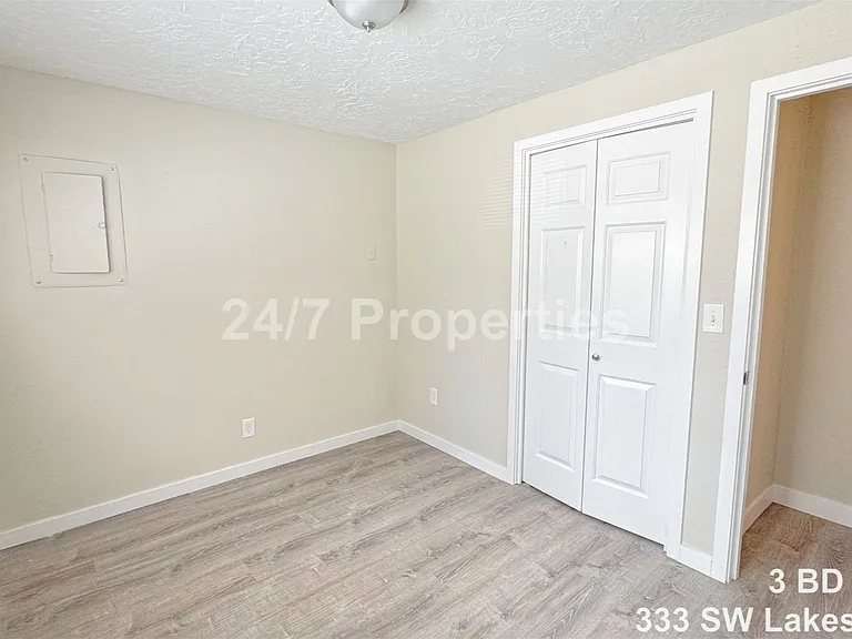 333 SW Lakeshore Dr — Photo 6