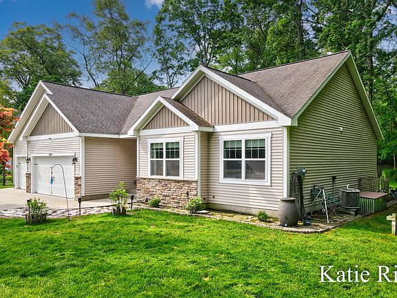 2nd image of 3669 Windemere Ct