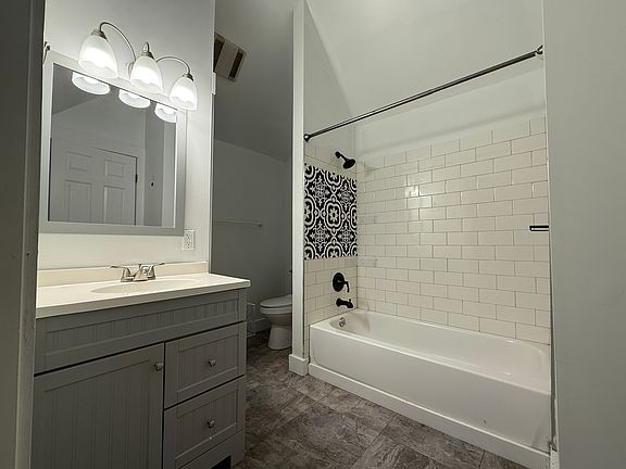 3rd image of 532 Grand Ave #2