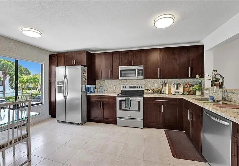 7533 Glendevon Ln #907 — Photo 3