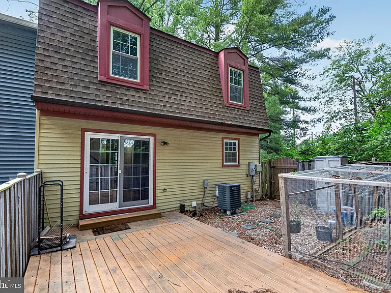 9821 Owens Ct — Photo 3