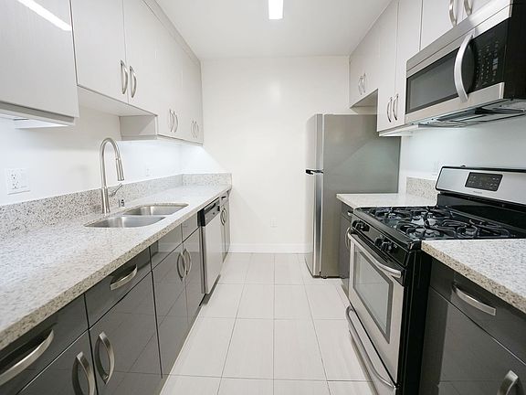 3rd image of 717 S Berendo St Unit 101