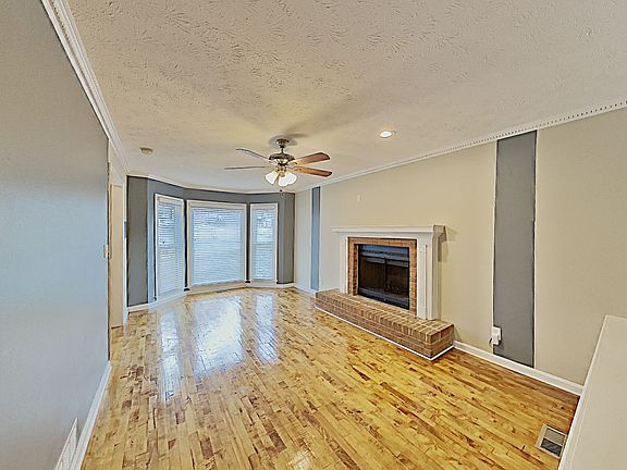 5th image of 1372 Willowbrook Dr SW