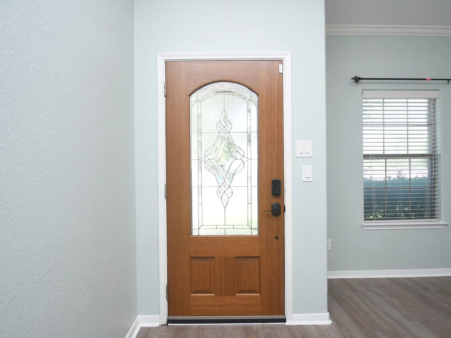 3 bed, 2.0 bath, 1685 sqft, $2,195 — Photo 3