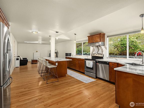 5th image of 23424 100th Avenue W