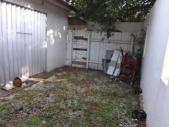 3rd image of 385 NW 136th St