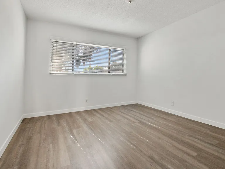 11615 Darlington, Prime Brentwood, Steps to San Vicente — Photo 13