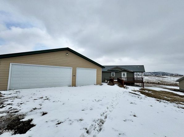 17 Clark Dr, New Town, ND 58763