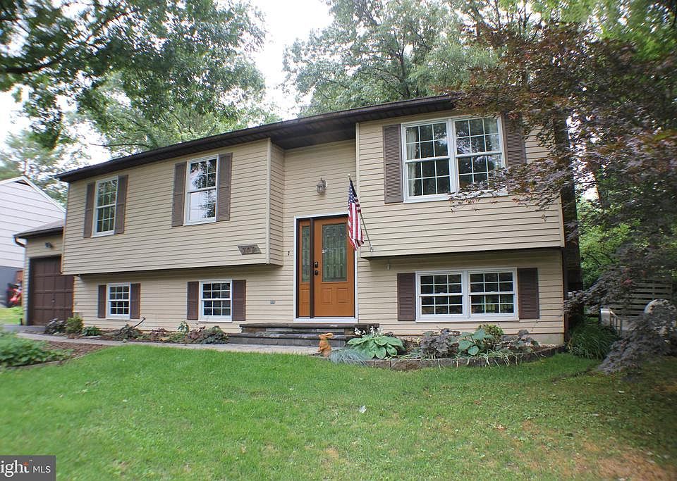 1st image of 709 Fairway Dr