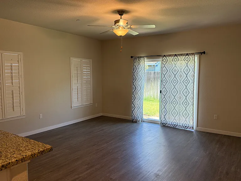 1028 Beymer Loop — Photo 5
