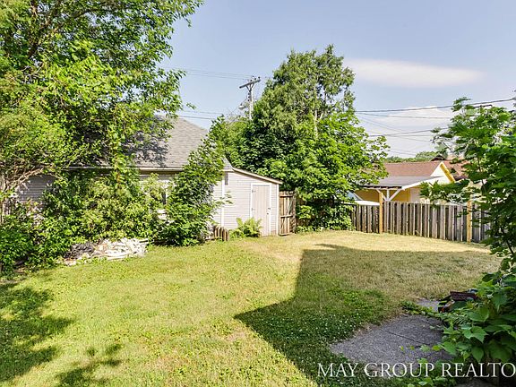 4th image of 943 Tamarack Ave NW