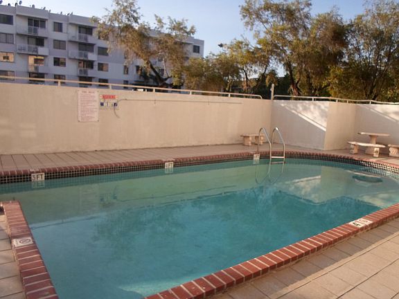 3rd image of 8231 NW 8th St APT 402