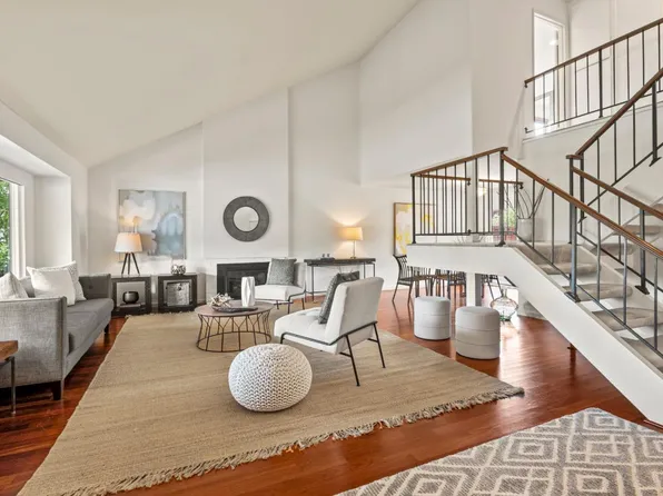 1 Le Havre Pl, Half Moon Bay, CA 94019