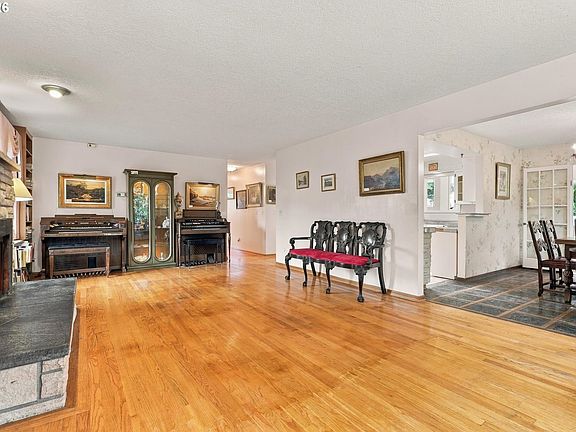 4th image of 559 NE 167th Pl
