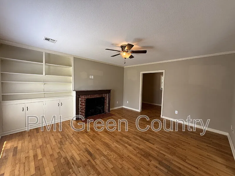3 bed, 1.0 bath, $1,445 — Photo 3