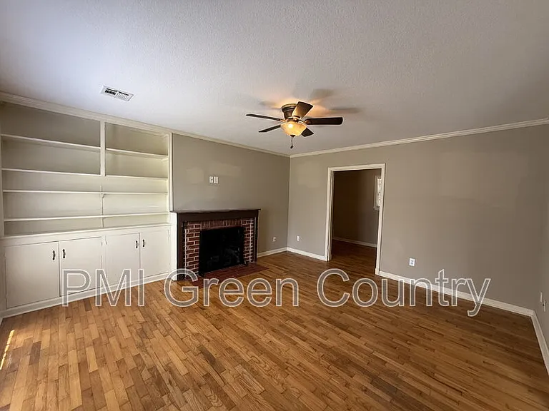 5523 S Madison Ave — Photo 3