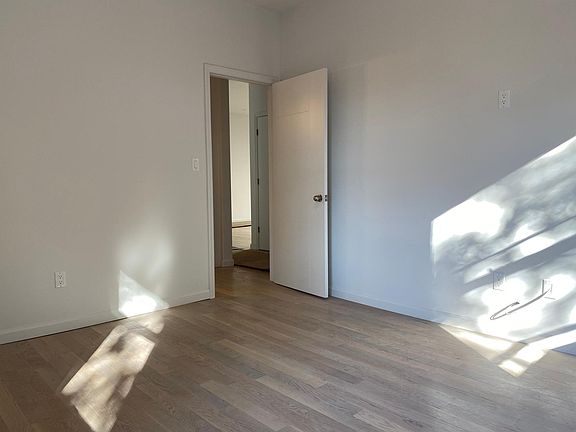 5th image of 38 Hicks Ln #B