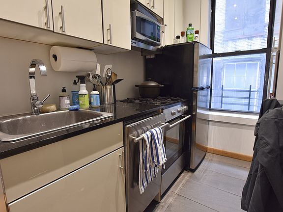 4th image of 72 Thompson St APT 3B