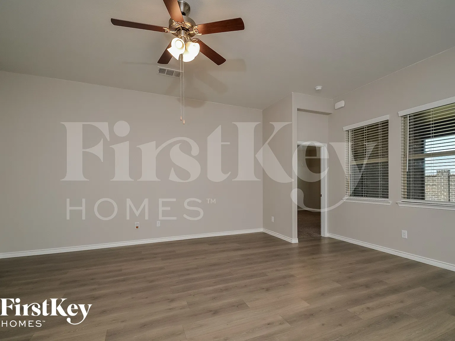 4 bed, 2.0 bath, 1872 sqft, $2,105 — Photo 4