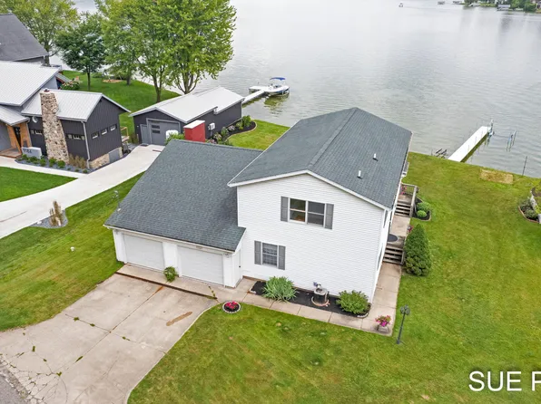 9200 S Redwood Dr, Newaygo, MI 49337