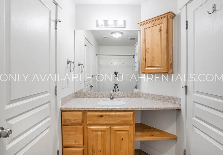 389 S State St #24 — Photo 15