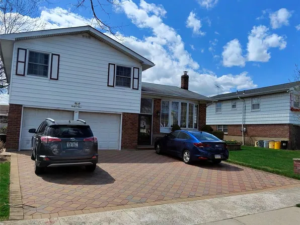 34 Bonnie Drive, Westbury, NY 11590