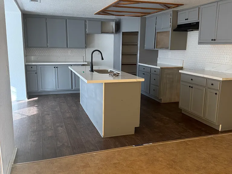 11370 Maple Ave — Photo 3