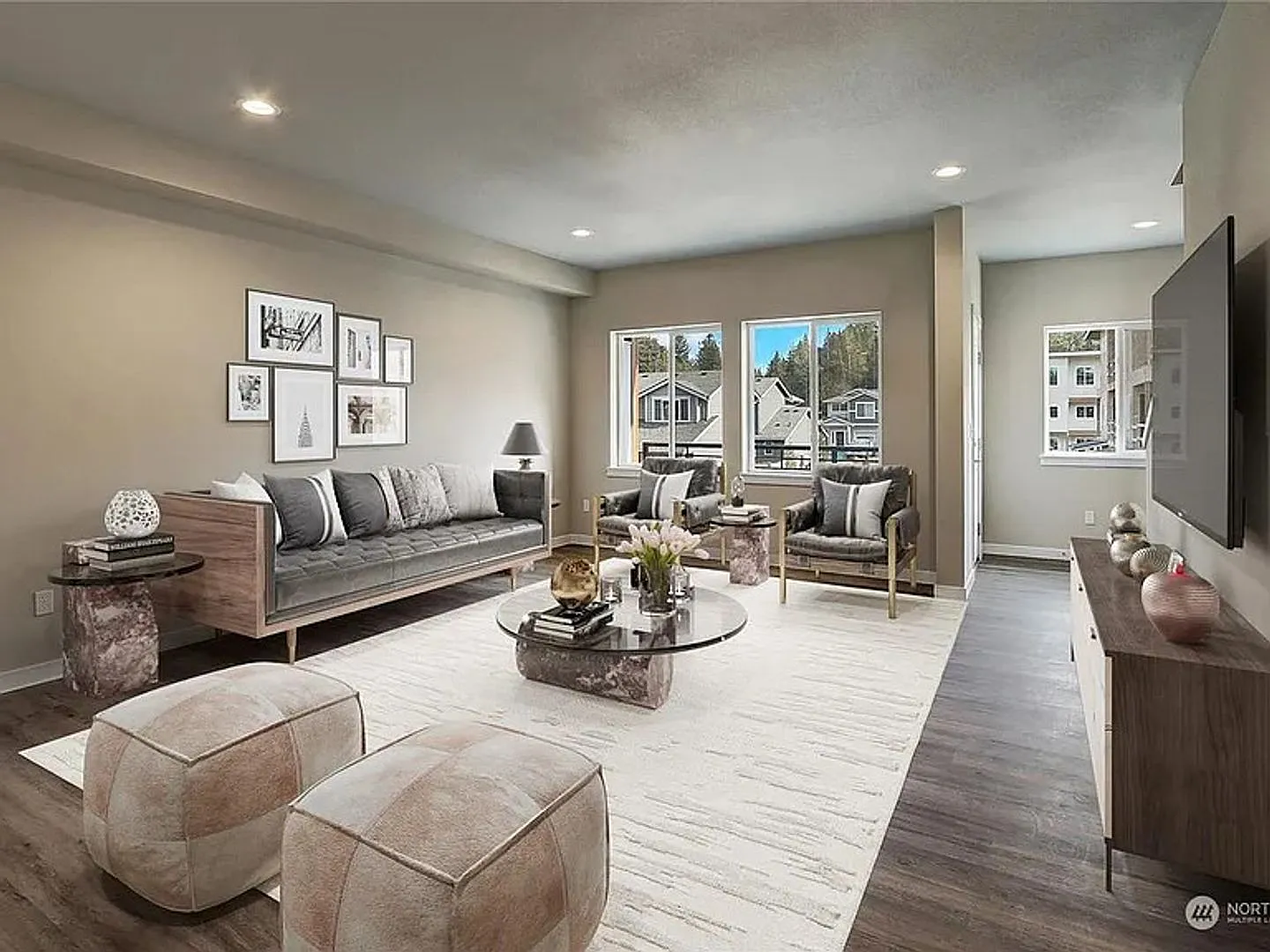 Beautiful 3 Bedroom 3.5 bathroom townhome available NOW! — Photo 1