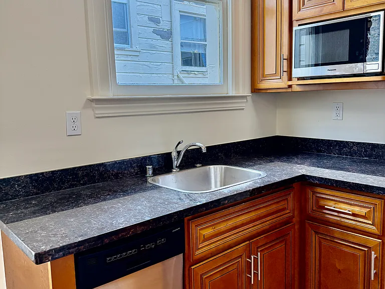 1250 Grove St #11 — Photo 5