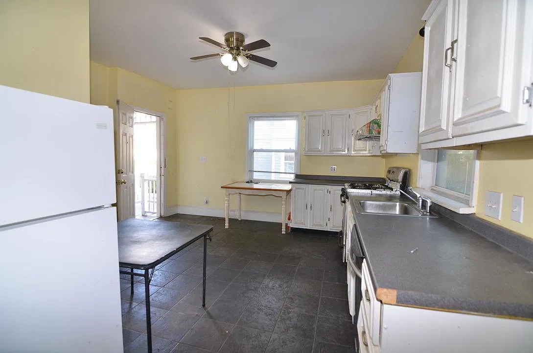 2 bed, 904 sqft, $2,000 — Photo 2