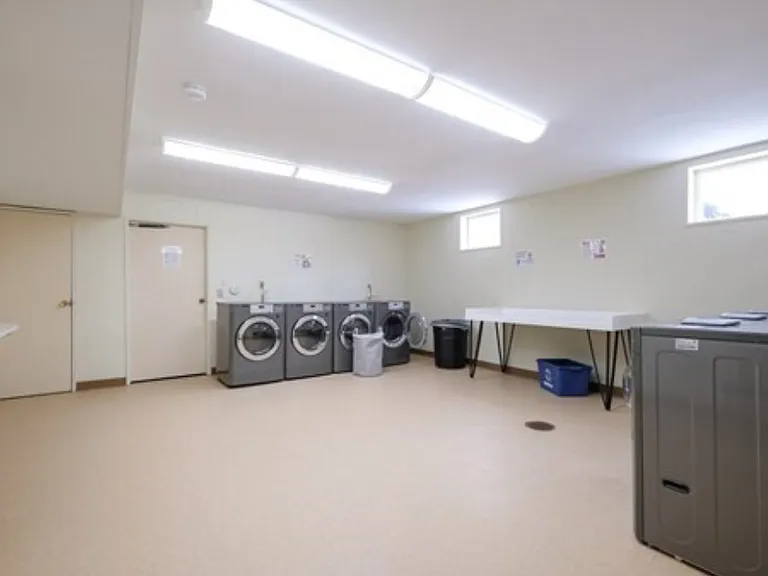 261 Regency Park Dr — Photo 18