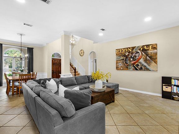 3rd image of 4422 Windlake Dr