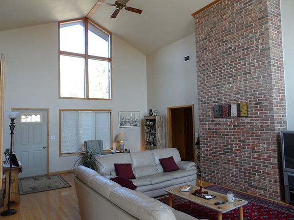 5th image of 214 Florence Ave