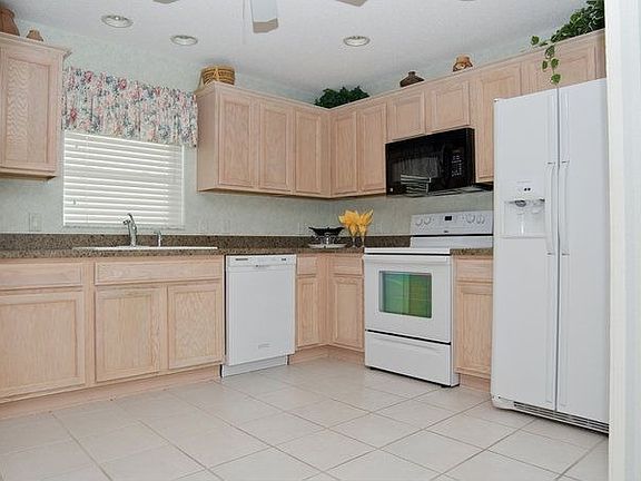 2nd image of 3021 Macon Ct