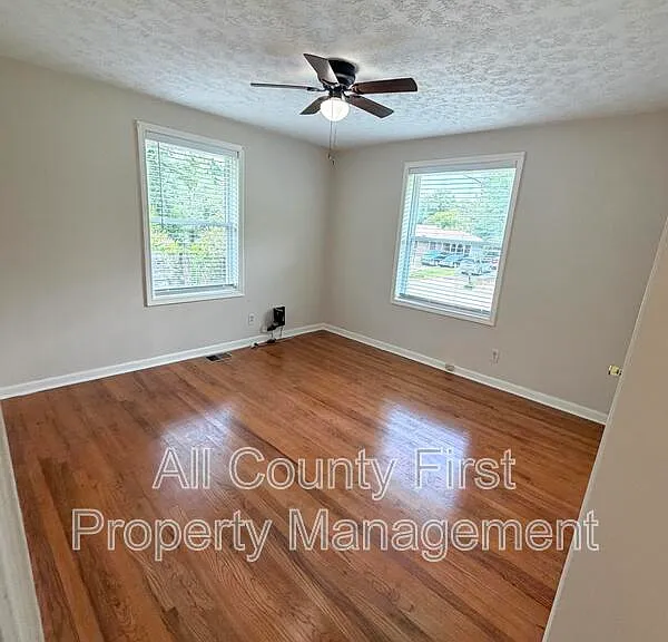 2101 Holly Hill Dr — Photo 8